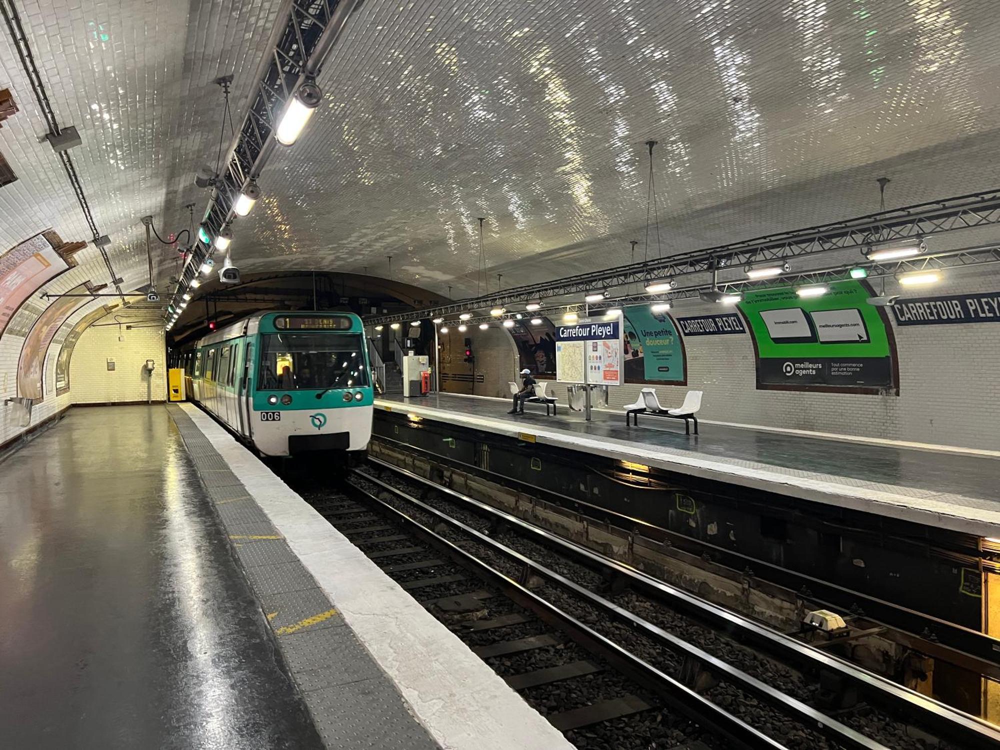 Exclusive Private Apartment By Warilco - Pleyel 25 M2 - A 1 Minute De La Station Metro Carrefour Pleyel Saint-Denis  Bagian luar foto